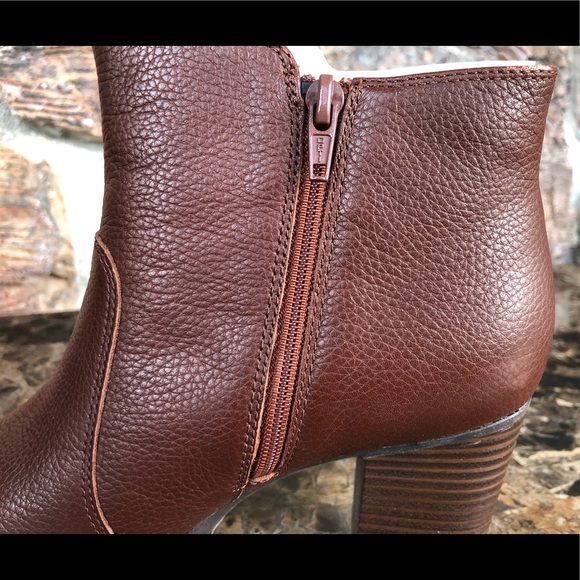 NEW Clarks Collection Verona Leather Gleam Booties - Picture 12 of 15